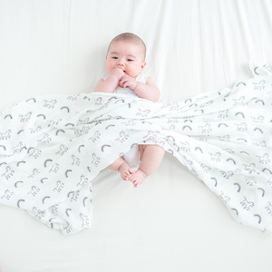 <span class=keywords><strong>Pas</strong></span> <span class=keywords><strong>cher</strong></span> bonne qualité noir blanc licorne imprimé <span class=keywords><strong>grande</strong></span> taille 120 cm * 120 cm bébé swaddle <span class=keywords><strong>couverture</strong></span> wrap ensemble - Product Image 2