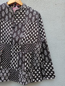 Veste sans manches matelassée noire imprimée à la main de style indien pour femme, best-seller de l'hiver, cadeau pour elle - Product Image 3