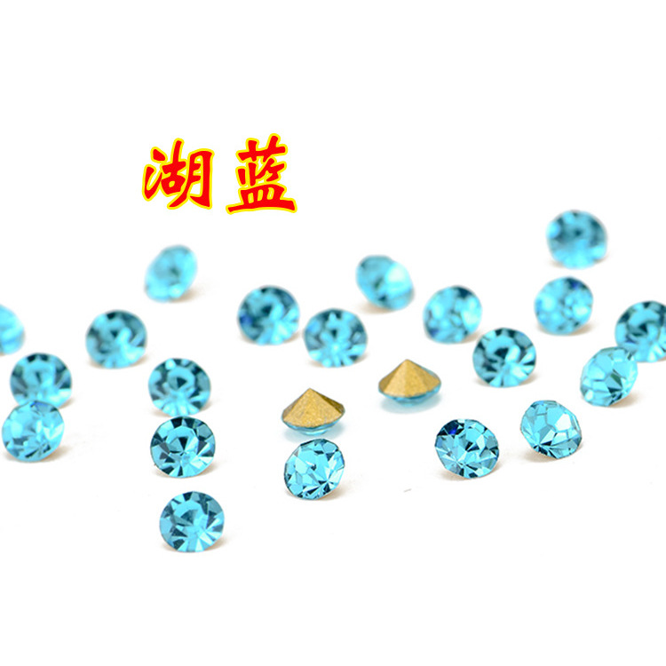 Fond en forme de verre avec strass bleu lac