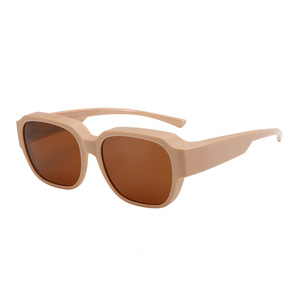 Gafas de sol polarizadas de moda para usar sobre gafas graduadas, con lentes de policarbonato antivaho y protección UV400 para conducir y proteger los ojos. - Product Image 3