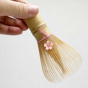 แปรงตีชาเขียวมัทฉะทำมือสไตล์ญี่ปุ่น สีม่วง ชิน ชาเซ็น พร้อมด้ามไม้ไผ่สวยงาม สำหรับพิธีชงชาเขียวมัทฉะ ขายดี - Product Image 6