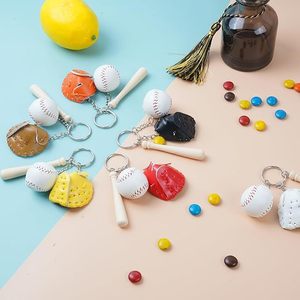 Guanto da Baseball fatto a mano portachiavi in legno pipistrello in legno Sport Meet Boy Girl Party Favor atleta in pelle Mini ciondoli da Softball - Product Image 1