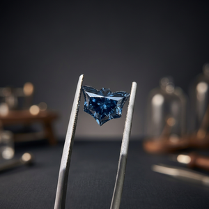Diamante Azul Intenso Fantasía Batman de 1.00 Quilates VS1 Certificado IGI, Cultivado en Laboratorio, Corte Excelente CVD/HPHT para Joyería - Product Image 1