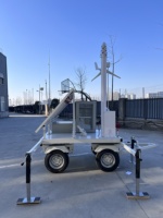 Mât télescopique hybride 4m monté sur remorque pour panneaux solaires et éoliennes, résistant à la corrosion, longue durée de vie
