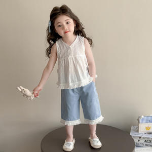 Tenue d'été deux pièces pour petite fille, haut sans manches en coton avec bordure en dentelle et pantalon court en jean léger, ensemble décontracté doux et respirant pour - Product Image 3