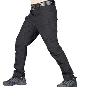 بنطلون رجالي طويل للأنشطة الخارجية، مقاوم للماء ومتعدد الوظائف مع جيوب وشعار مطبوع - Product Image 5