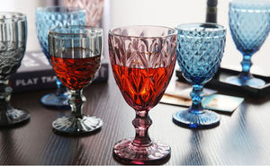 Set di Bicchieri in Vetro Colorato di Alta Qualità: Bottiglie e Calici in Vetro Viola, Verde, Oro, Ambra e Blu per Acqua e Vino - Product Image 5