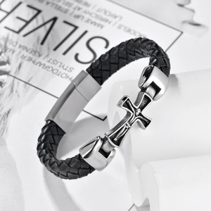 Bracelet manchette <span class=keywords><strong>de</strong></span> luxe personnalisé pour homme en acier inoxydable et cuir, style punk croix, plaqué or, vente en gros - Product Image 4