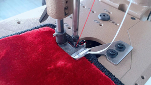 Machine à coudre surjeteuse industrielle électrique à entraînement direct double ligne, pied entraîneur, haute vitesse, pour la <span class=keywords><strong>couture</strong></span> des bords de tapis - Product Image 5