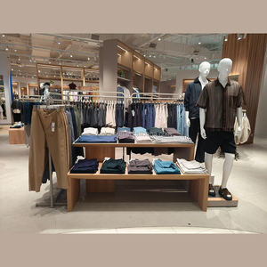 Espositore per Abbigliamento Kainice Personalizzato, Stand in Metallo Verniciato per Negozi di Abbigliamento e Boutique - Product Image 3