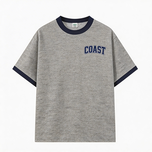 Camiseta de cuello redondo para hombre con logotipo personalizado al por mayor, cuello y puños en color contrastante a la moda. - Product Image 2