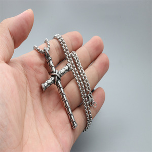Yunnique – collier avec pendentif croix en acier inoxydable, bijoux unisexes à la mode, cadeau - Product Image 4