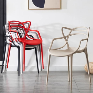 Chaise en plastique empilable multi-usage bon marché en gros, design ventilé à <span class=keywords><strong>oreilles</strong></span> de <span class=keywords><strong>chat</strong></span> pour la maison, le bureau, le restaurant, le bistrot, <span class=keywords><strong>les</strong></span> chaises de salle à manger - Product Image 4