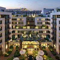 Bâtiment d'hôtel de grande hauteur avec structure en acier moderne, bâtiment en métal léger, atelier préfabriqué en structure d'acier