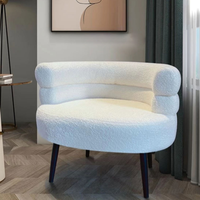 Fauteuil de salon moderne de luxe nordique fait main, structure en bois massif, revêtement en peau de mouton douce, couleur et taille personnalisables pour villa, appartement, maison