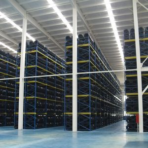 Estantes <span class=keywords><strong>de</strong></span> apilamiento <span class=keywords><strong>de</strong></span> neumáticos personalizados multicapa <span class=keywords><strong>de</strong></span> alta capacidad Accionamiento resistente en estanterías <span class=keywords><strong>de</strong></span> palés Estante <span class=keywords><strong>de</strong></span> metal Estantes <span class=keywords><strong>de</strong></span> acero <span class=keywords><strong>de</strong></span> almacén - Product Image 3