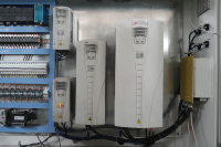 Tube de câblage électrique en PVC plastique à quatre brins de petit diamètre, matériau durable, longue durée de vie, extrusion pour machines industrielles