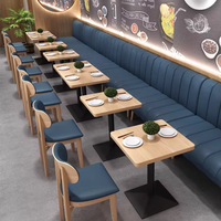 Ensemble personnalisé de mobilier de restaurant moderne en bois de luxe léger, comprenant un canapé banquette, une table en contreplaqué et une chaise de salle à manger confortable avec assise rembourrée.