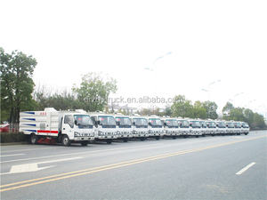 중국 공장 저가 기계 설비 브러시 및 유압 펌프 물 호스 스위퍼 가로 청소 트럭 판매 - Product Image 2