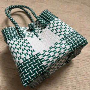 Nouveaux sacs classiques, sacs tissés à la main pour femmes, matériau plastique recyclé de qualité supérieure, tissage recyclé d'Indonésie - Product Image 5