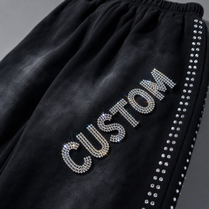 Pantalon de survêtement noir pour homme, coupe large, taille élastique, logo personnalisé imprimé, strass latéraux, style décontracté urbain - Product Image 6