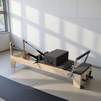 Reformer Pilates multifonctionnel et durable en érable, conçu pour le renforcement du tronc, l'entraînement de la flexibilité, la rééducation corporelle et les exercices à faible impact