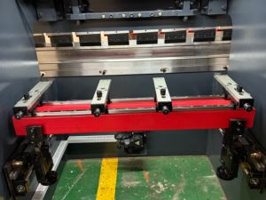 Presse plieuse TP10S à haute productivité pour machines industrielles avec <span class=keywords><strong>changement</strong></span> rapide <span class=keywords><strong>de</strong></span> matrice pour des applications polyvalentes <span class=keywords><strong>de</strong></span> pliage <span class=keywords><strong>de</strong></span> tôles - Product Image 5