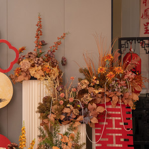Arrangements floraux de mariage d'automne, décorations de roses en soie réalistes pour la salle de mariage, la scène et les allées. - Product Image 1