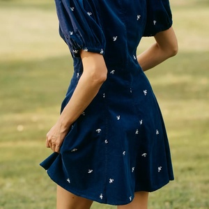 เดรสยีนส์ผู้หญิงทรงเอ สไตล์ลำลอง แขนกุด ติดกระดุม ผ้าฟอกสี ทรงหลวม ความยาวปานกลาง มีกระเป๋า - Product Image 4