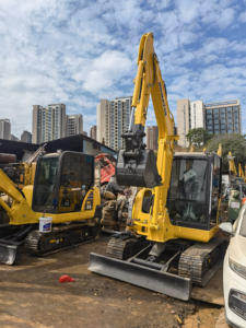 Excavadora sobre orugas de alto rendimiento Komatsu usada 5,6 t de marca japonesa con entrega rápida - Product Image 4