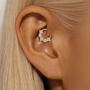 CANNER S925 - Anillo de Nariz y Pendientes Daith de Plata de Ley con Trébol de Cuatro Hojas, Pétalo, Corazón y Triángulo de Circonita para Mujer - Product Image 4