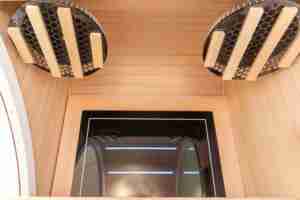 Sauna de Madera Maciza Moderna de Hemlock con Infrarrojos Lejanos y Panel de Control Computarizado - Product Image 5