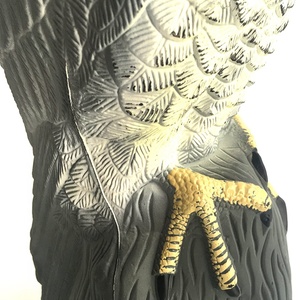 Ahuyentador de Aves Realista para Control de Plagas en Exteriores, Espantapájaros de Plástico con Cabeza Giratoria y Sonido para Jardín y Patio - Product Image 5