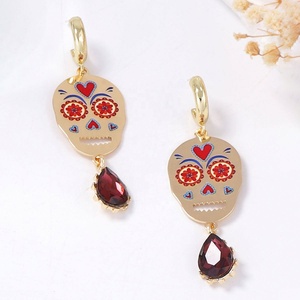 Pendientes de Botón con Circonitas Microincrustadas en Forma de Gota de Agua, Color Metalizado con Calavera de Halloween, Accesorio Festivo para Mujer, Regalo - Product Image 3
