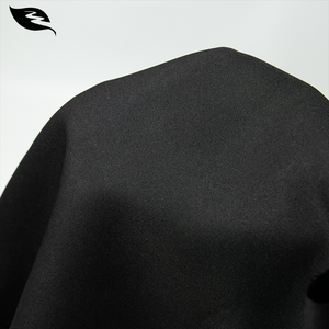 Nuovo Tessuto Formale in Crepe Nero 100% Poliestere, Tessuto Minimatt per Abiti da Donna/Nida/Nada - Product Image 3