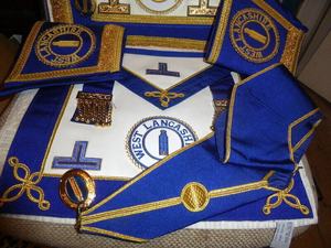 High End OES Wholesale Masonic Regalia Set Tela bordada a mano Shriner Delantal Material de metal de silicona Pin Badge Logo - Product Image 3