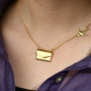 Pigeon volant enveloppe ouvrable pendentif collier à la mode en acier inoxydable lettre d'amour Express clavicule chaîne Couple <span class=keywords><strong>cadeau</strong></span> pour les femmes - Product Image 1