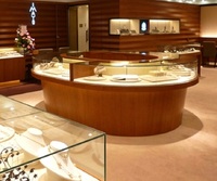 Îlot de présentation de bijoux haut de gamme en bois massif, vitrine en verre premium pour les boutiques de bijoux de luxe