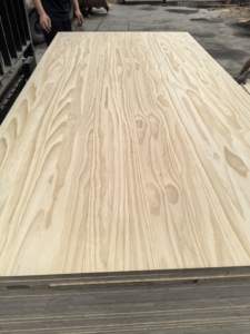 Planches de <span class=keywords><strong>pin</strong></span> <span class=keywords><strong>massif</strong></span> collées sur le bords, grain de bois naturel, qualité usine - Product Image 1
