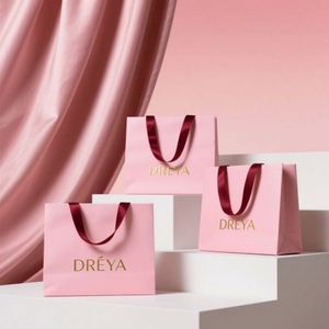 Sac cadeau en papier kraft de luxe personnalisé avec des matériaux recyclés, réutilisable, estampage à chaud, gaufrage, logo personnalisé, poignée en corde de coton - Product Image 3