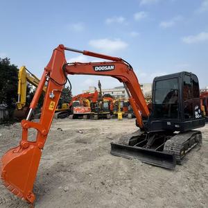 Excavatrice sur chenilles hydraulique d'occasion de haute qualité Doosan DX60 DH60 Modèle 2023 6 tonnes Moteur d'origine Faible nombre d'heures de fonctionnement - Product Image 1