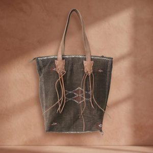 Bolsos de Seda de Cactus Hechos a Mano y Personalizables con Cierre de Cremallera para Deporte y Viajes - Product Image 2