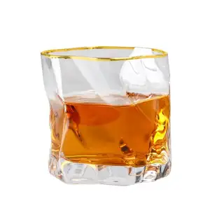 Copas de vino de cristal de lujo creativas personalizadas divertidas de whisky transparente con borde dorado irregular únicas al por mayor