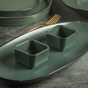 Set di piatti <span class=keywords><strong>e</strong></span> ciotole in porcellana con glassa reattiva fatta a mano JQY Set di stoviglie da tavola in ceramica minimalista verde scuro opaco - Product Image 5