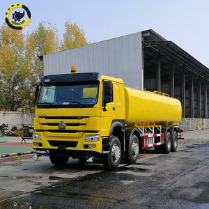 <span class=keywords><strong>Camion</strong></span> cisterna Sinotruk Howo 8x4 a 12 ruote per <span class=keywords><strong>trasporto</strong></span> <span class=keywords><strong>acqua</strong></span>, 25-35 metri cubi, per irrigazione stradale - Product Image 2