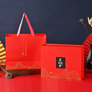 Boîte cadeau personnalisée de luxe avec logo pour les souvenirs du Nouvel An et des fêtes, contenant des champignons morels - Product Image 1