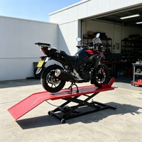 Table élévatrice pneumatique pour moto 800 lb avec pédale de déverrouillage et étau de roue pour l'entretien des motos