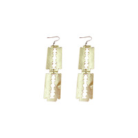 Boucles d'oreilles pendantes longues en acrylique effet miroir, style lame exagérée, forme petit couteau, tendance et audacieuses, style européen et américain