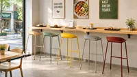 Tabouret de bar en polypropylène à dossier bas (PC-82)