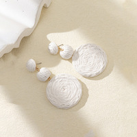Tempérament Klein bleu gourde forme ronde tressé raphia herbe boucles d'oreilles élégant dame raphia herbe boucles d'oreilles pour les femmes 2025